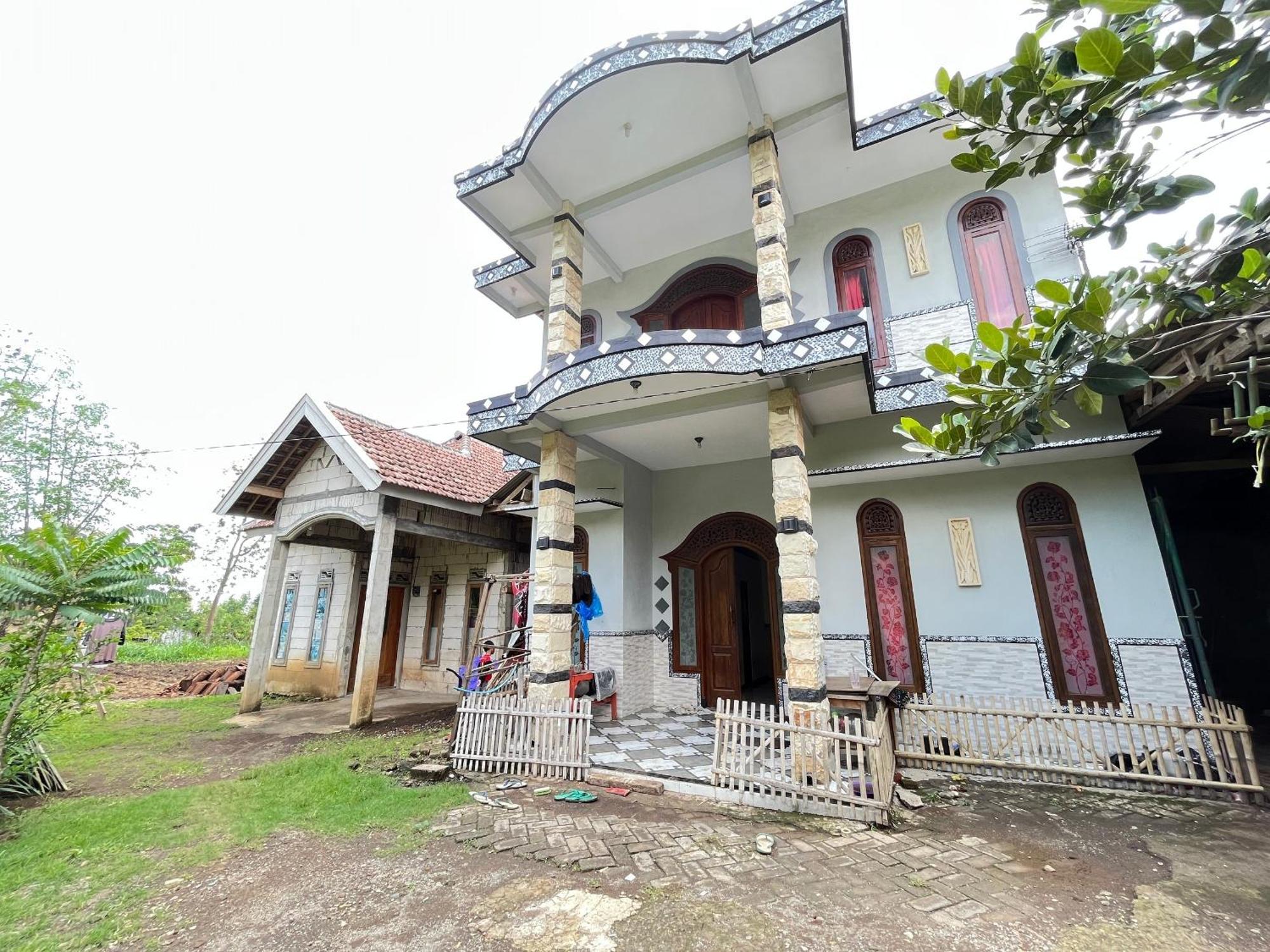 Spot On 93423 Kost Berkah Near Kebun Teh Wonosari Hotell Lawang Eksteriør bilde